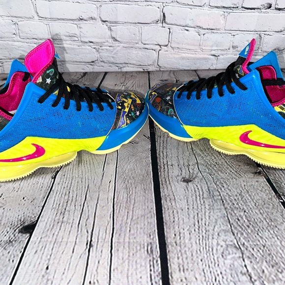 Nike Lebron XIX low size 10 in used condition comes as pictured. - Picture 5 of 9